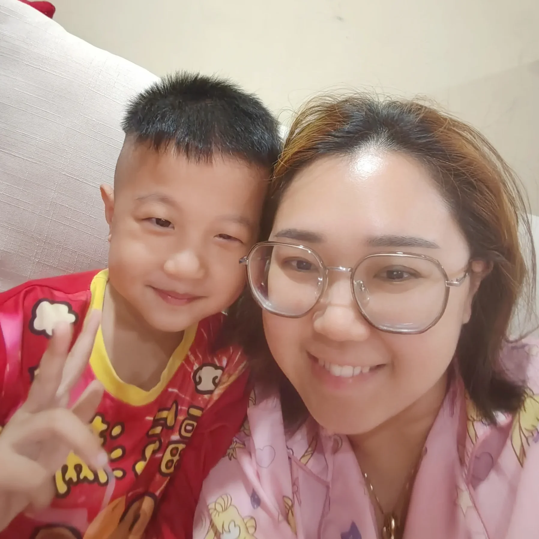 Es Shen's mum